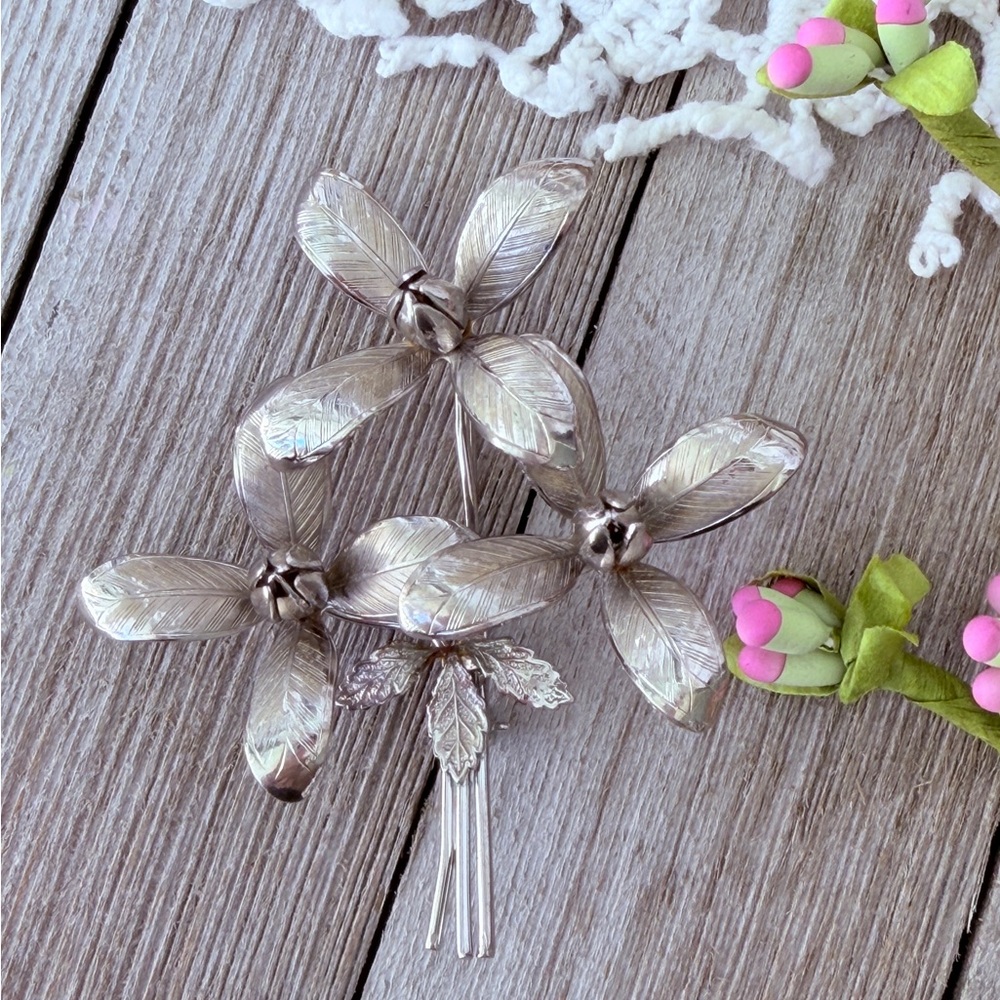 Vintage Silver Tone Floral Brooch